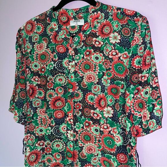 Untuckit Size 12 Floral Green and Red Midi Dress Button Up Short Sleeve - Picture 2 of 8